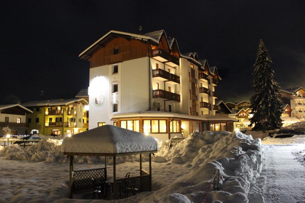 Hotel Rosa Alpina Andalo Bagian luar foto